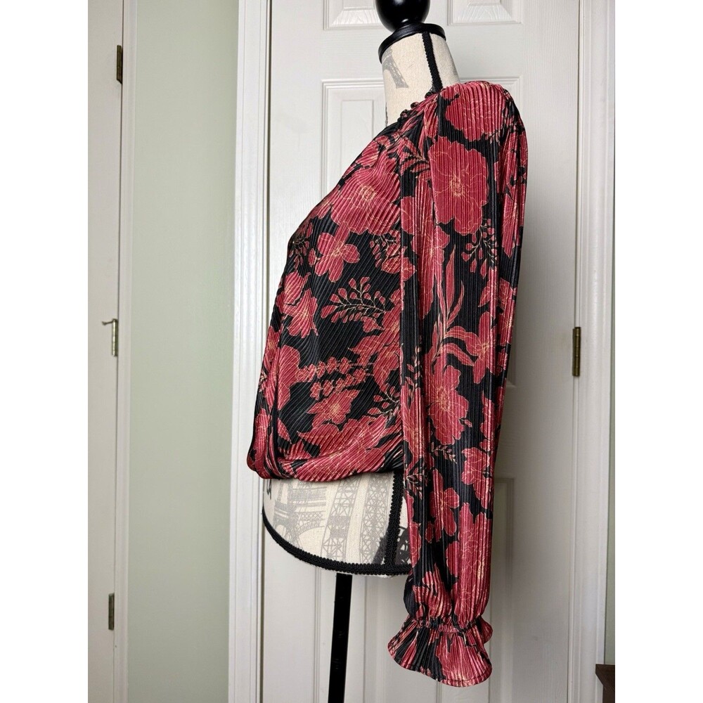 NEW Lush Black Red Floral Pleated Blouse Surplice Neck Ruffled Long Sleeve S - Picture 4 of 10